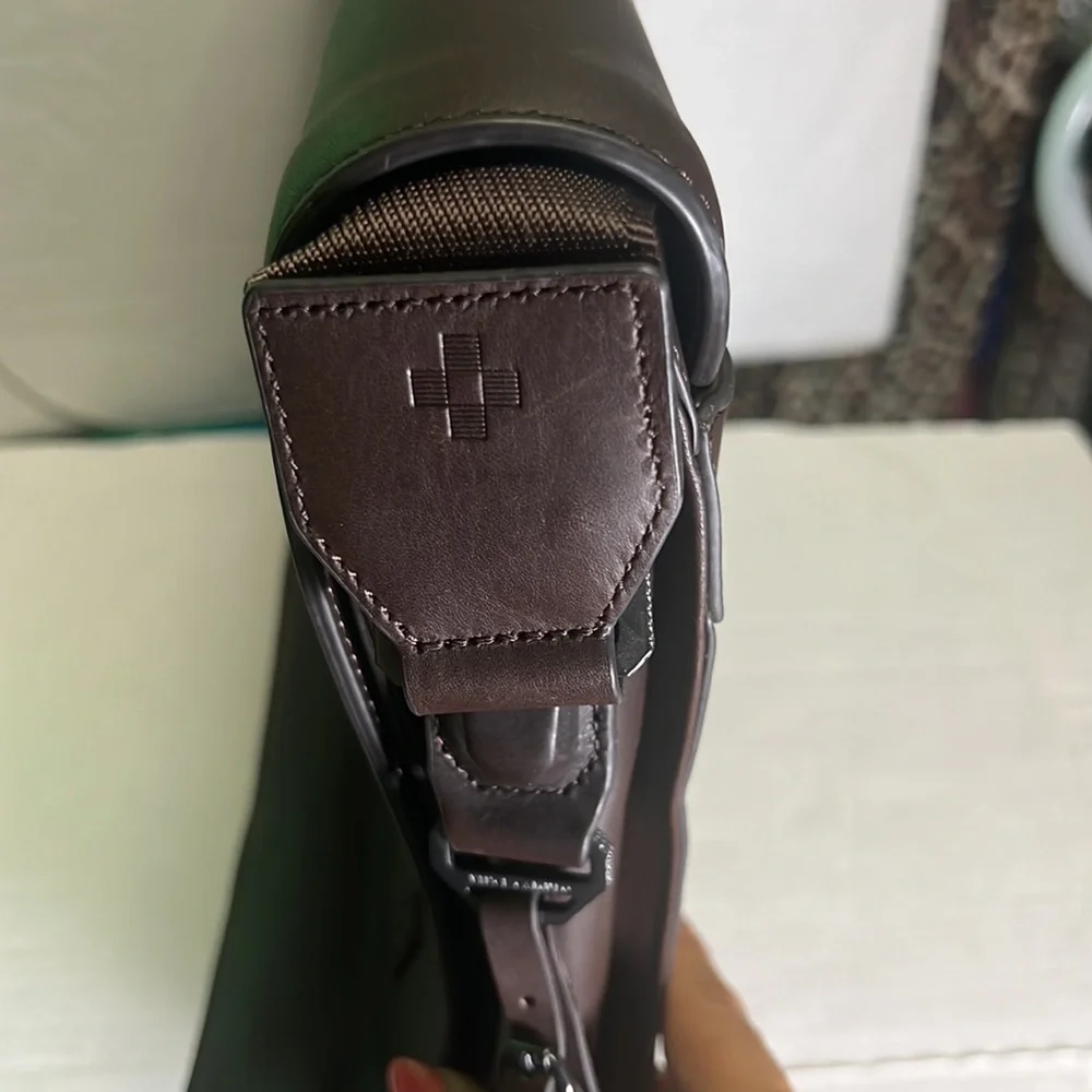 VINCE CAMUTO Unisex Office bag 💼 with tag name and padded for laptop or iPad
